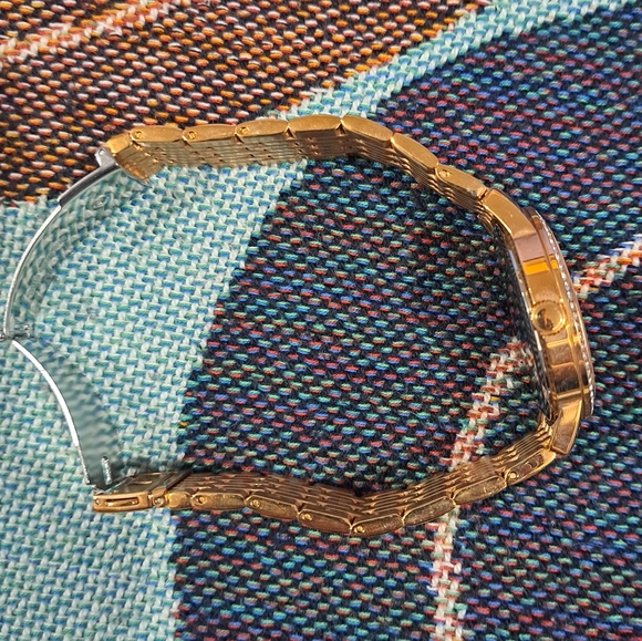 🌈GUESS WATCH IN ROSE ROSE GOLD - Picture 4 of 9